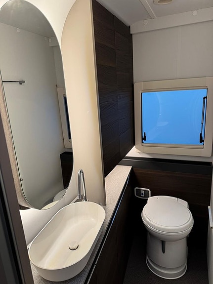 Adria ALPINA 663 HT Queensbed, Mover, Ac Takmonterad markis, 9 of 15