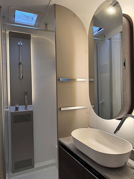Adria ALPINA 663 HT Queensbed, Mover, Ac Takmonterad markis, 8 of 15
