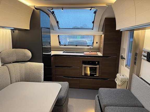 Adria ALPINA 663 HT Queensbed, Mover, Ac Takmonterad markis, 13 of 15