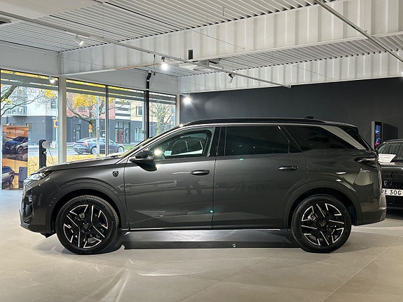 Peugeot 5008 2 of 5