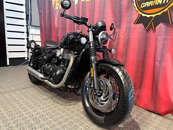 Triumph BONNEVILLE BOBBER 2 of 11