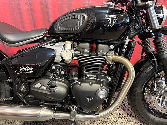 Triumph BONNEVILLE BOBBER 4 of 11
