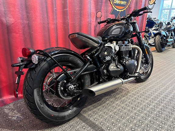 Triumph BONNEVILLE BOBBER 5 of 11