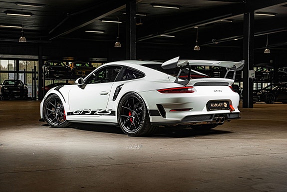 Porsche 911 4 of 5