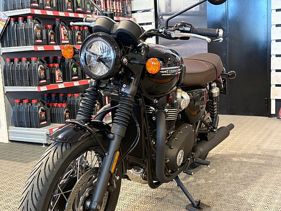Triumph BONNEVILLE T120 BLACK 7 of 11