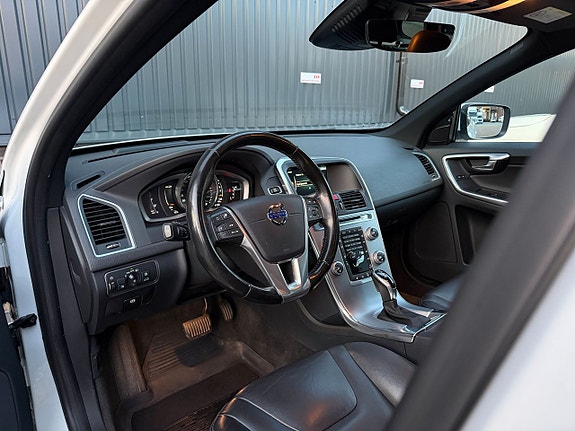 Volvo XC60 2 of 5