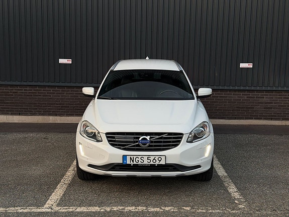 Volvo XC60 3 of 5