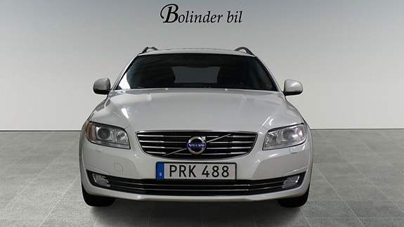 Volvo V70 2 of 25