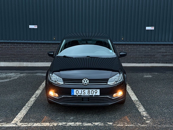 Volkswagen Polo 2 of 5