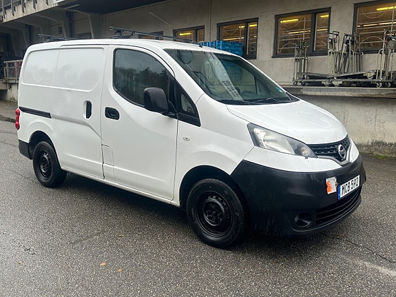Nissan NV200 2 of 5