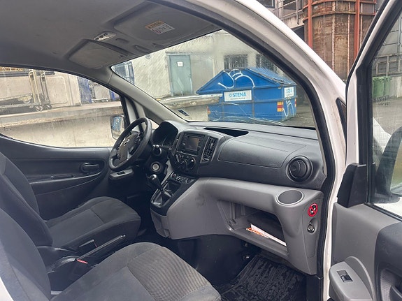 Nissan NV200 5 of 5
