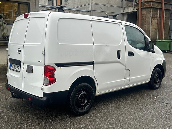 Nissan NV200 3 of 5