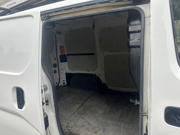 Nissan NV200 6 of 7