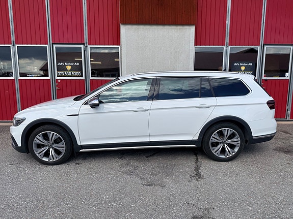 Volkswagen Passat Alltrack 2 of 5