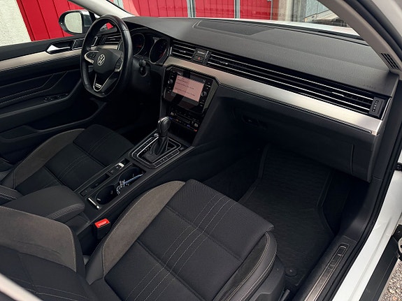 Volkswagen Passat Alltrack 10 of 30