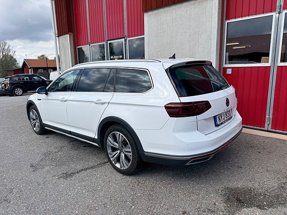 Volkswagen Passat Alltrack 3 of 5