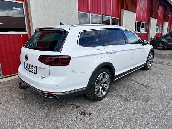 Volkswagen Passat Alltrack 7 of 30