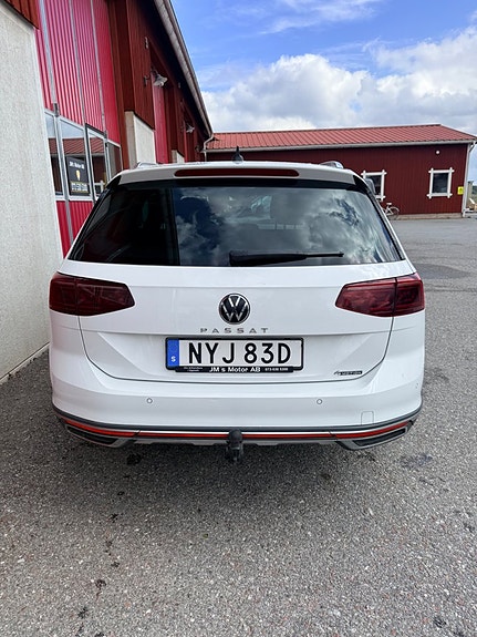 Volkswagen Passat Alltrack 8 of 30