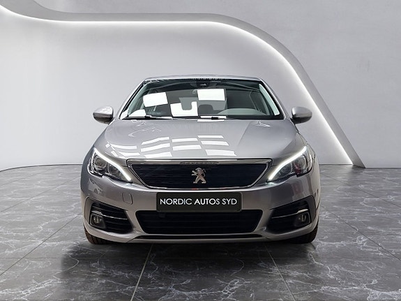 Peugeot 308 9 of 18