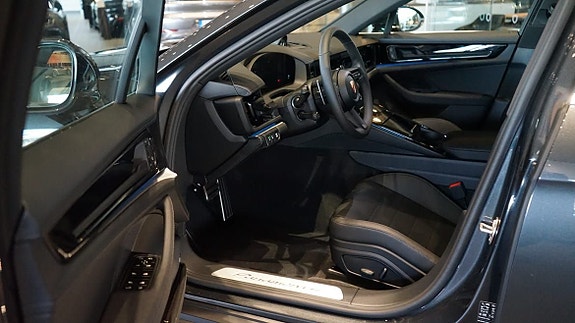 Porsche Panamera 4 6 of 7