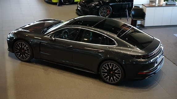 Porsche Panamera 4 3 of 5