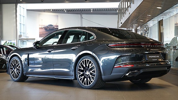 Porsche Panamera 4 2 of 5