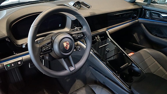 Porsche Panamera 4 7 of 7