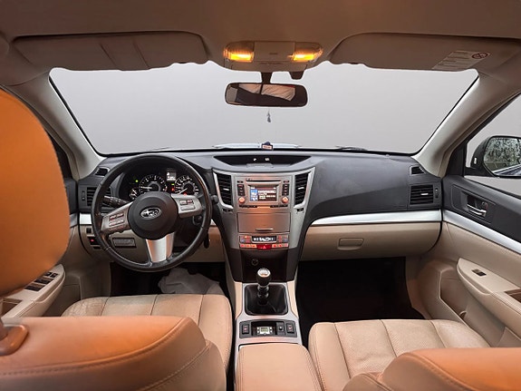 Subaru Legacy 8 of 12