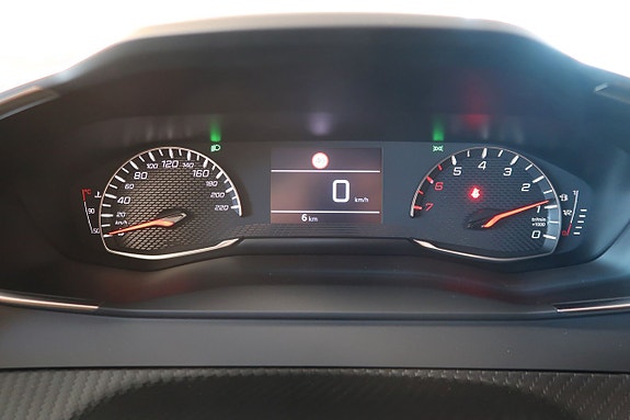 Peugeot 2008 10 of 12