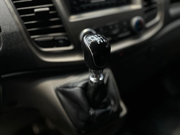 Ford Transit Custom 13 of 22
