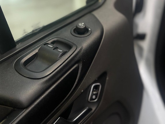 Ford Transit Custom 15 of 22