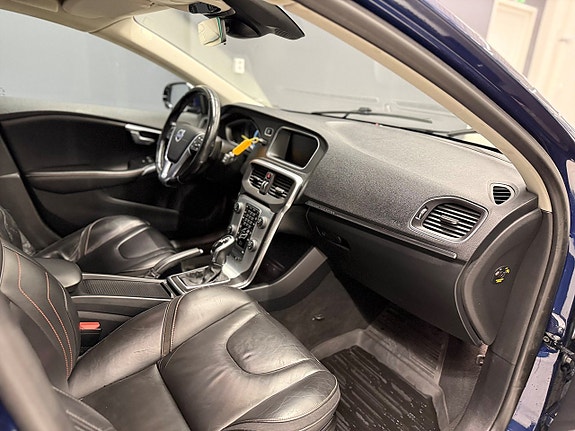 Volvo V40 Cross Country 16 of 16