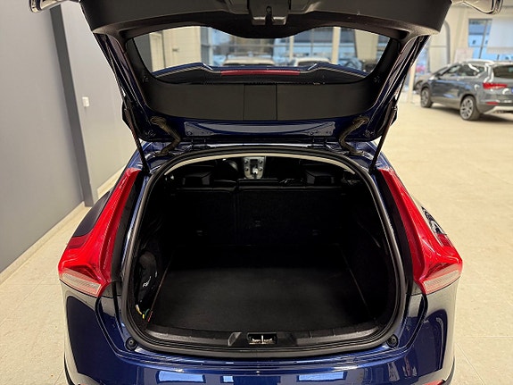 Volvo V40 Cross Country 4 of 16