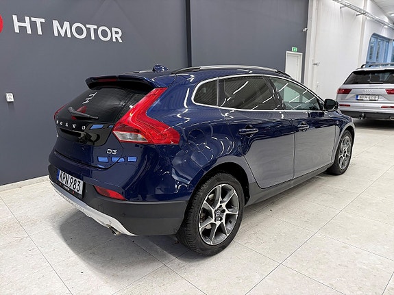 Volvo V40 Cross Country 5 of 16
