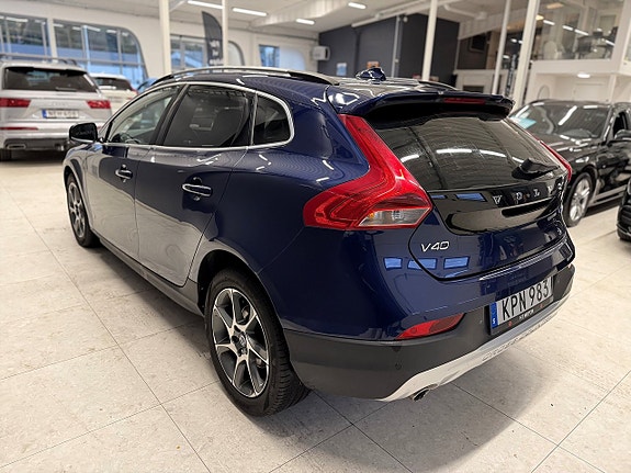 Volvo V40 Cross Country 3 of 16