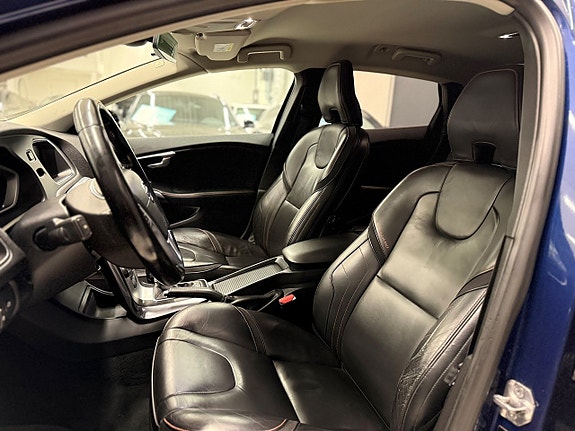 Volvo V40 Cross Country 12 of 16