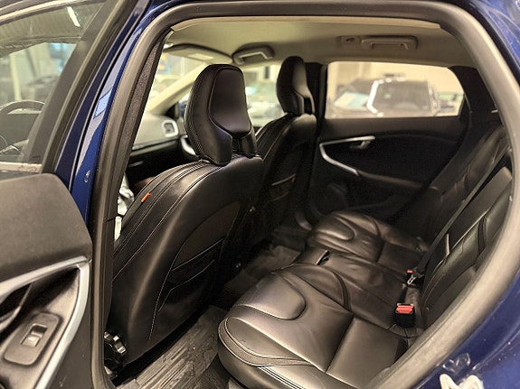 Volvo V40 Cross Country 6 of 16