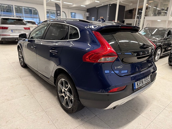 Volvo V40 Cross Country 3 of 5