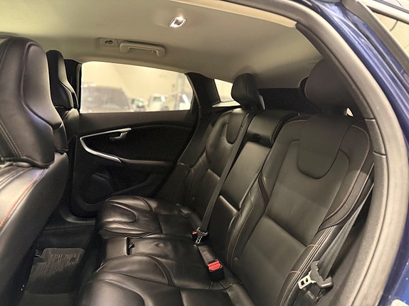 Volvo V40 Cross Country 7 of 16
