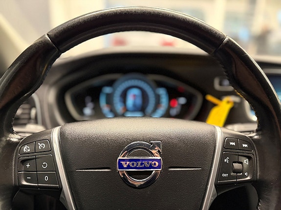 Volvo V40 Cross Country 14 of 16
