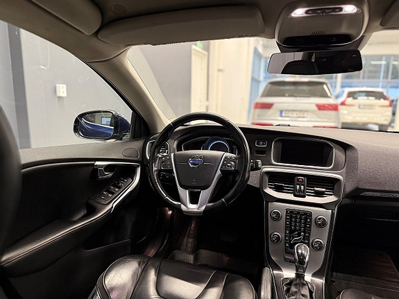 Volvo V40 Cross Country 8 of 16