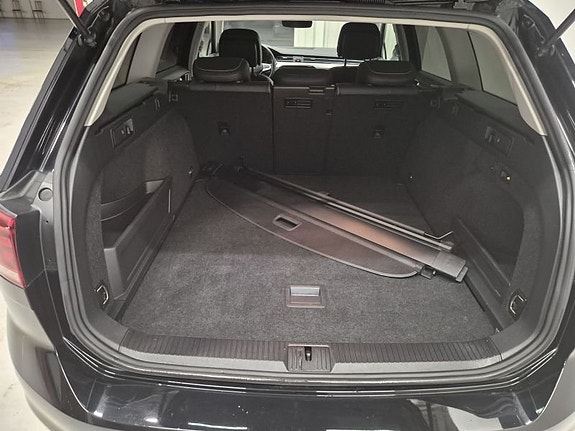 Volkswagen Passat 8 of 10