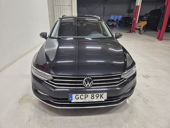 Volkswagen Passat 2 of 5