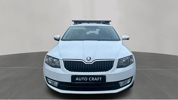 Skoda Octavia 2 of 5