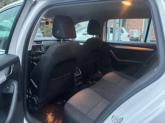 Skoda Octavia 8 of 13