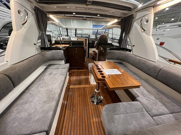 Marex 360 CC med 2 x Volvo Penta D4 320/DPi Joystick 2 of 5