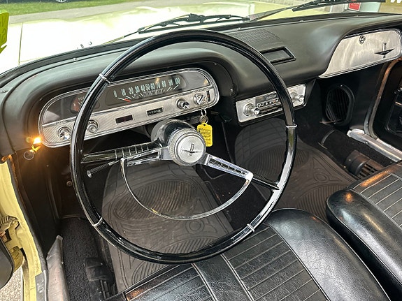 Chevrolet Corvair 14 of 17