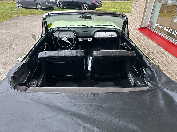 Chevrolet Corvair 7 of 17