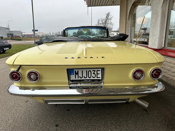 Chevrolet Corvair 9 of 17
