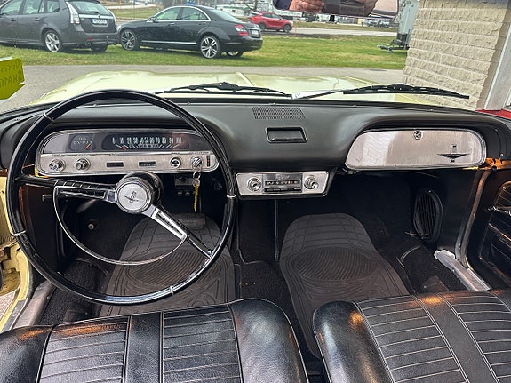 Chevrolet Corvair 10 of 17